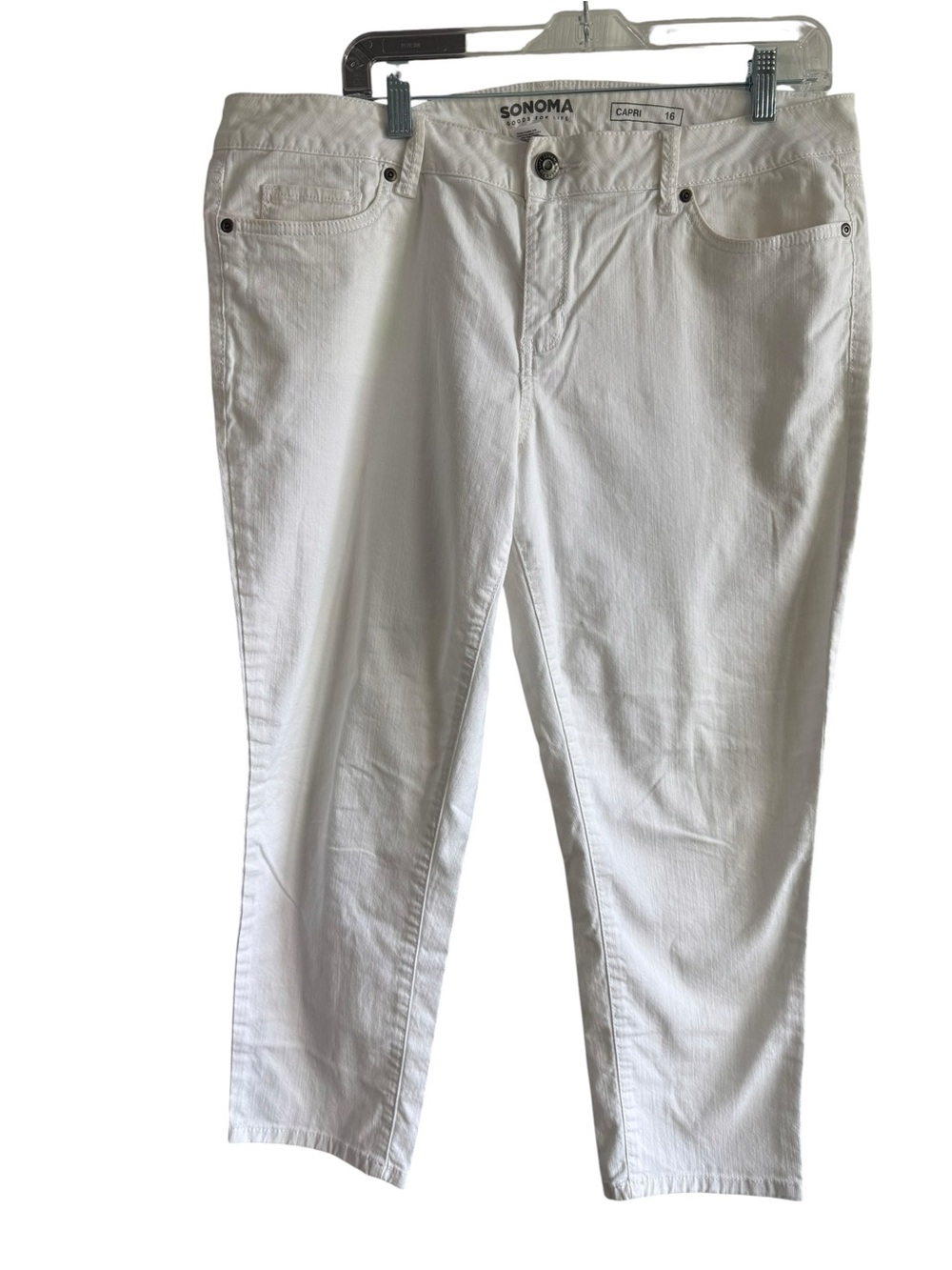 White denim capris by Sonoma classic five pocket style 98% cotton 2% spandex 16